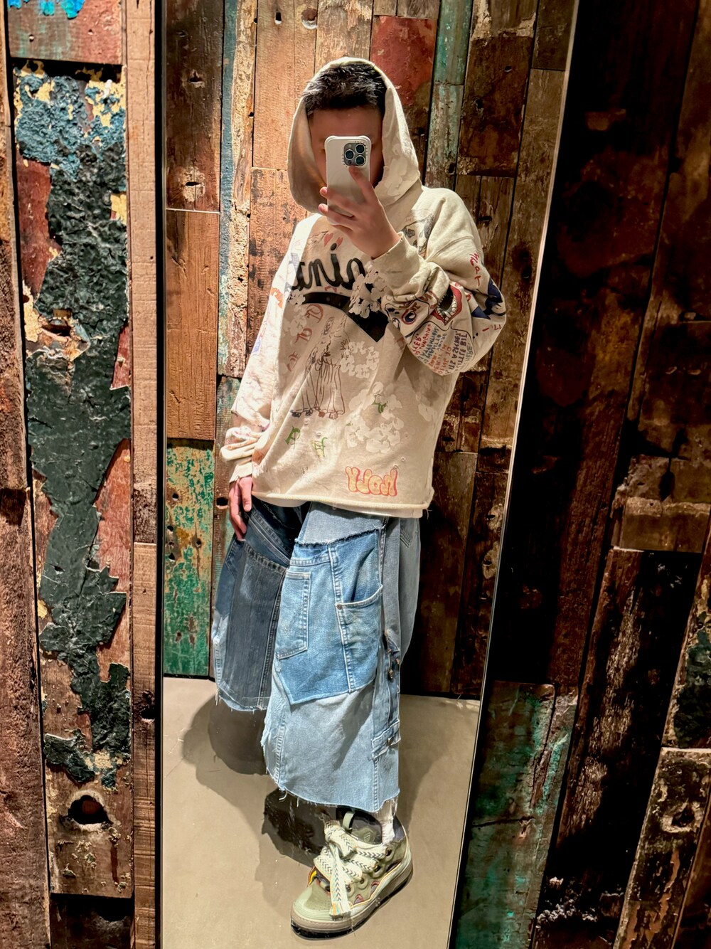 「LANVINのアイテム（シューズ、グリーン系）」を使った、CMPさん（メンズ・174cm）の春コーディネートの1枚目の写真