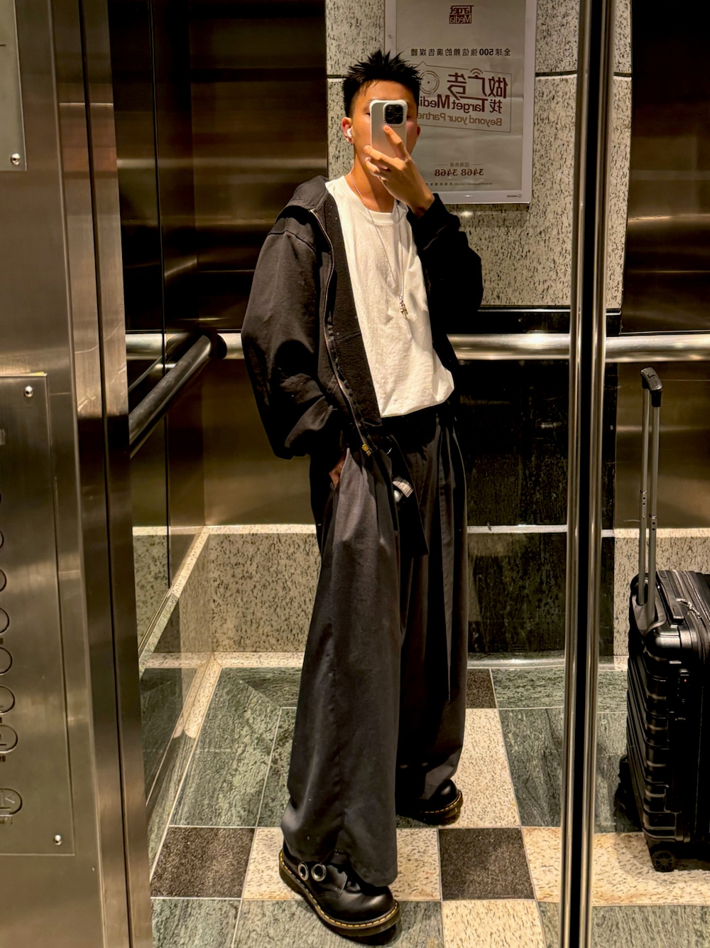 「BALENCIAGAのアイテム（ジャケット/アウター、ブラック系）」を使った、CMPさん（メンズ・174cm）の夏コーディネートの1枚目の写真