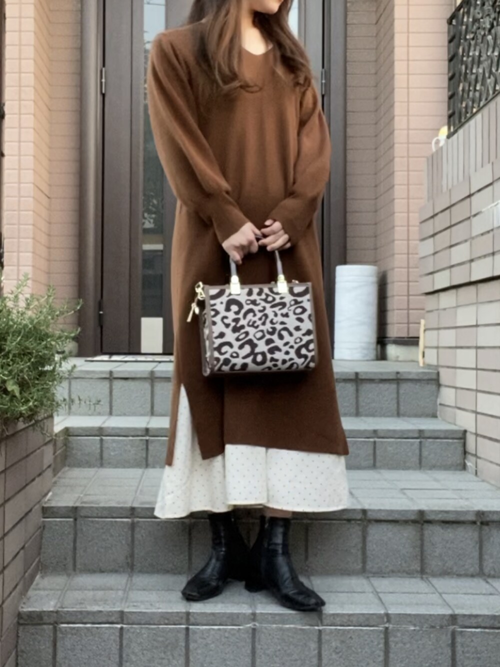 「今日のコーデ、おしゃれさんと繋がりたい、オトナ女子、ニットワンピース、おでかけ、おでかけコーデ、シンプル、ootd、ママコーデ、ママファッション」｜「Qoo10のアイテム（バッグ、その他）」を使った、ここなっつさん（レディース・163cm）の冬コーディネートの1枚目の写真