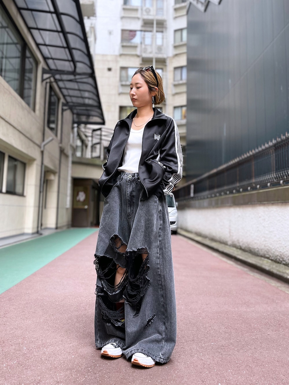Needlesのジャージを使ったレディース人気ファッションコーディネート 