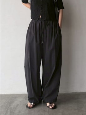 「RIM.ARK（リムアーク）の【PRE ORDER】Shirring lace compact tops シャーリングレース コンパクト トップス（ニット/セーター、ブラック系）」を使った、MariNakamuraさん（レディース・158cm）の春コーディネート