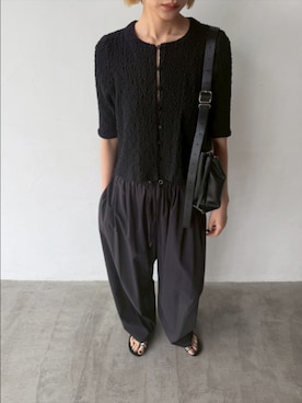 「RIM.ARK（リムアーク）の【PRE ORDER】Shirring lace compact tops シャーリングレース コンパクト トップス（ニット/セーター、ブラック系）」を使った、MariNakamuraさん（レディース・158cm）の春コーディネート