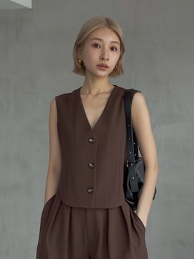 「RIM.ARK（リムアーク）のComfy vest tops(コンフィー ベスト トップス)（ベスト、ブラウン系）」を使った、MariNakamuraさん（レディース・158cm）の夏コーディネート