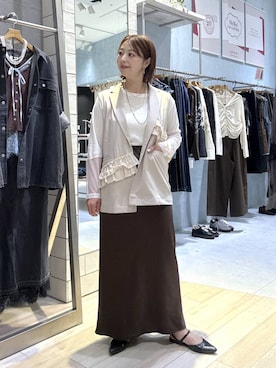 「LEPSIM（レプシィム）のストレッチサテンスカート　1049485（スカート、ブラウン系）」を使った、hanaeさん（レディース・161cm）の夏コーディネート