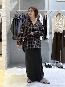 「LEPSIM（レプシィム）のファーサンダル　1049222（サンダル、グレー系）」を使った、hanaeさん（レディース・161cm）の夏コーディネート