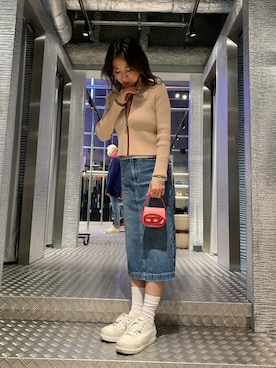 「DIESEL OSAKA」｜「アイテム（スニーカー）」を使った、かとちゃんさん（レディース・162cm）の春コーディネート