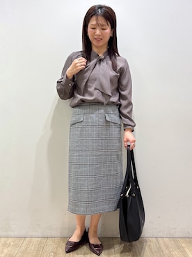 「index（インデックス）のゴールドモチーフ付きボウタイブラウス【洗濯機OK／イージーアイロン】（シャツ/ブラウス、ブラウン系）」を使った、mameさん（レディース・154cm）の秋コーディネート
