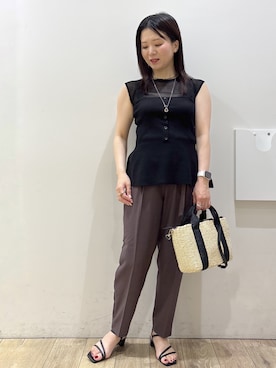 「index（インデックス）の【吸水速乾】美脚見えストレッチテーパードパンツ《防シワ／洗濯機OK／XS～3L》（その他パンツ、ブラウン系）」を使った、mameさん（レディース・154cm）の夏コーディネート