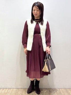 「index（インデックス）のフェザーニットペプラムジレ【洗濯機OK】（ベスト、ホワイト系）」を使った、mameさん（レディース・154cm）の秋コーディネート