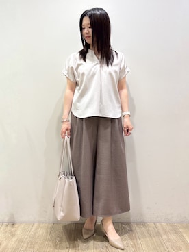 「index（インデックス）の【接触冷感／吸水速乾】タックスキッパーブラウス《防シワ／イージーアイロン／洗濯機OK／9col》（襯衫、ベージュ系）」を使った、mameさん（レディース・154cm）の夏コーディネート