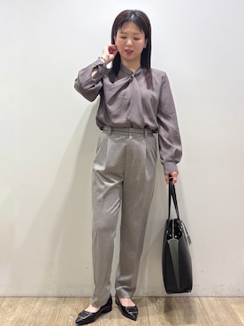 「index（インデックス）のゴールドモチーフ付きボウタイブラウス【洗濯機OK／イージーアイロン】（シャツ/ブラウス、ブラウン系）」を使った、mameさん（レディース・154cm）の秋コーディネート