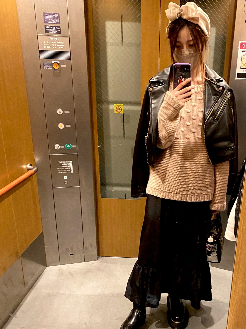 「秋冬、休日コーデ、お出かけコーデ、あったかコーデ、秋服、ブーツスタイル、Dr.Martens、ZARA、Rose But、チャイハネ、ANNA SUI、冬のコーデ」｜「ROSE BUDのアイテム（ニット/セーター、ピンク系）」を使った、karinさん（レディース・163cm）の秋コーディネートの1枚目の写真