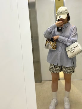 「SLY（スライ）のアイテム（シャツ/ブラウス、ブルー系）」を使った、karinさん（レディース・162cm）の春コーディネート