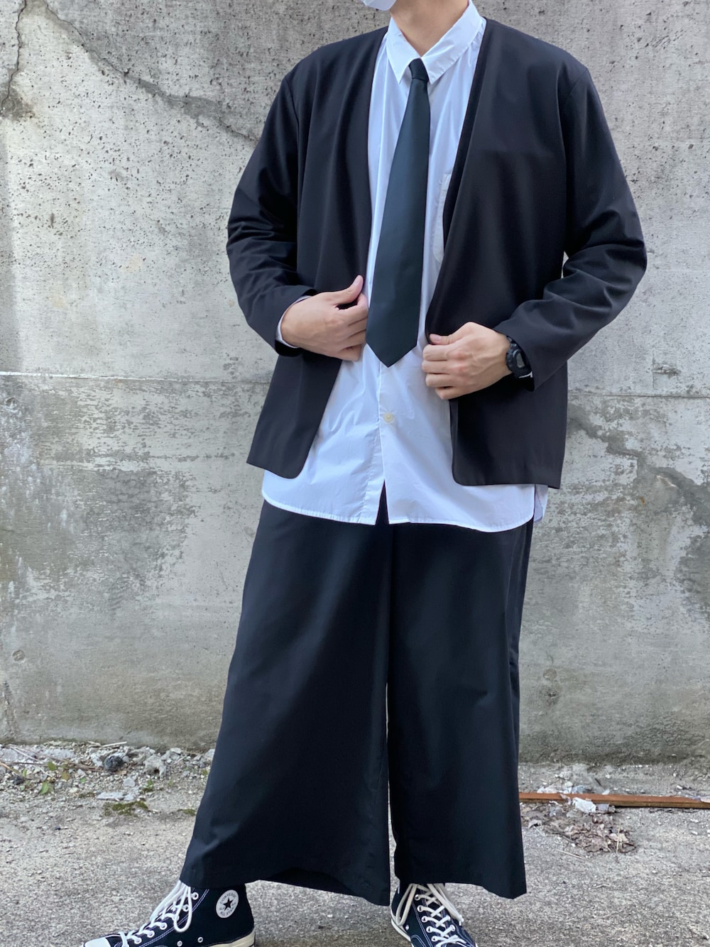 「カジュアルコーデ、きれいめカジュアル、ブラック、ヨウジヤマモト、yohjiyamamoto」｜「Yohji Yamamotoのアイテム（ノーカラージャケット、ブラック系）」を使った、bb88nt26さん（メンズ・181cm）の秋コーディネートの1枚目の写真