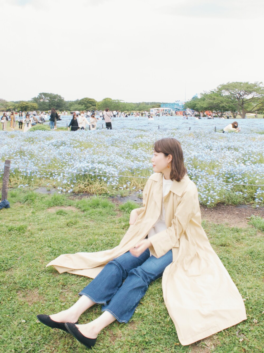 「TODAYFUL、TODAYFUL コーデ、パンツスタイル、カジュアルコーデ、休日スタイル、ラクチンコーデ、H&M、ネモフィラ」｜「STUDIOUSの【STUDIOUS】ヴィンテージ加工 フレアーデニム（デニムパンツ、ブルー系）」を使った、mintさん（レディース・167cm）の秋コーディネートの1枚目の写真
