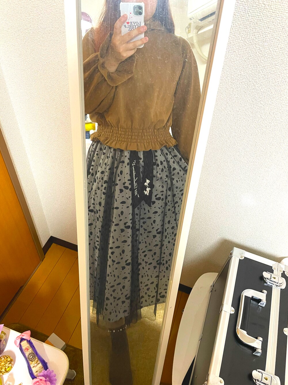 「休日スタイル、カジュアルガーリー、あいにゃん、秋冬コーデ、101匹わんちゃん、おしゃれさんと繋がりたい、キャンディスリーブ、キャンディースリーブ、Areeam、アリーム」｜「Areeamのわたしを見つけるﾌﾘﾙﾊﾟｰｶｰ（パーカー、ブラウン系）」を使った、にゃんちゆさん（レディース・162cm）の秋コーディネートの1枚目の写真