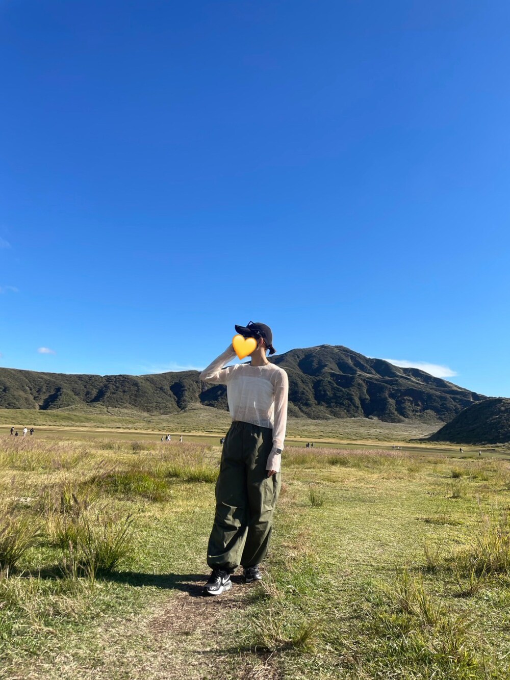 「秋コーデ、ドライブ、カジュアルコーデ」｜「GUのアイテム（カーゴパンツ、グリーン系）」を使った、ぐみ🧸さん（骨格ナチュラル・レディース・168cm）の秋コーディネートの1枚目の写真