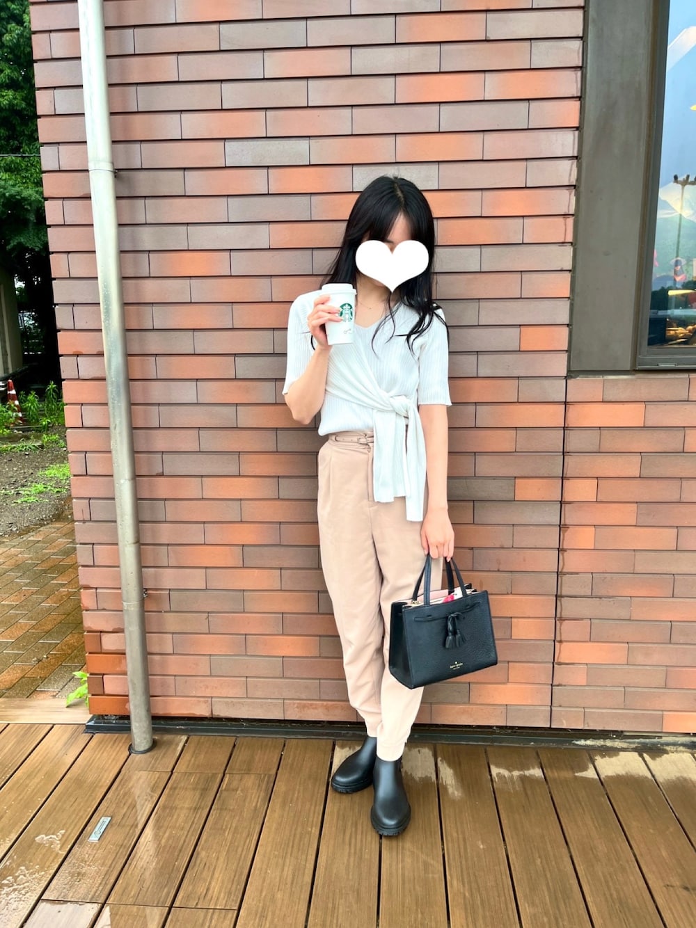 「雨の日コーデ、PROPORTION BODY DRESSING、RANDA、オトナカジュアル、大人コーデ、大人女子、ドライブコーデ」｜「kate spade new yorkのアイテム（バッグ、ブラック系）」を使った、MOMOさん（骨格ウェーブ・レディース・158cm）の夏コーディネートの1枚目の写真