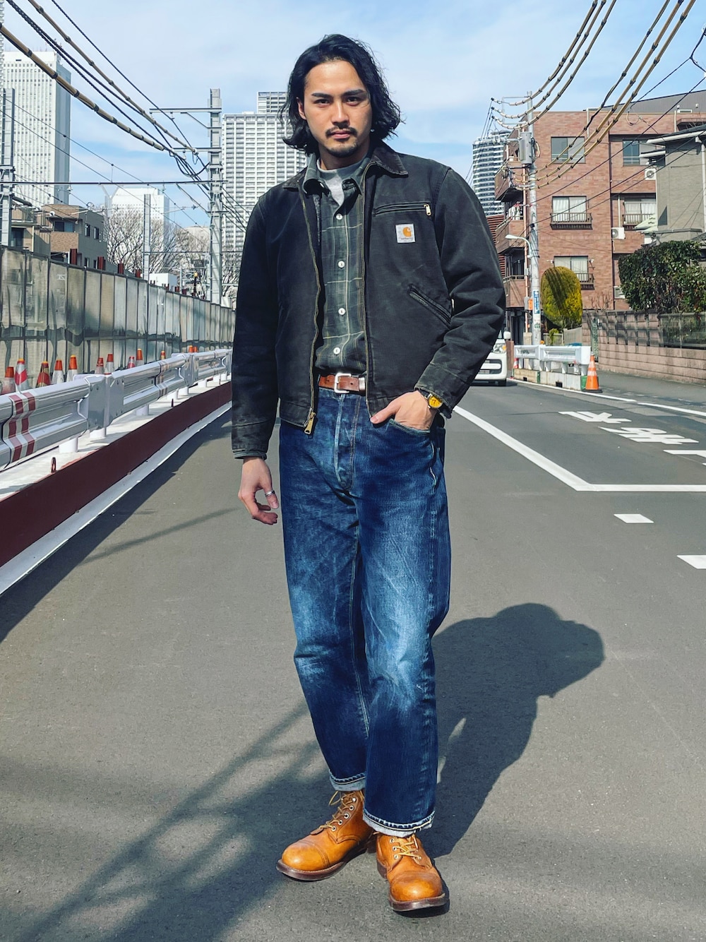 「ジーンズ、休日コーデ、デニム、春服みてみて、ワークパンツ、カーハート、古着好きな人と繋がりたい、古着MIX、春アウター、古着男子、アメカジ、ジャストサイズ、大人カジュアル、carhartt、アメカジコーデ」｜「SUGAR CANEのアイテム（デニムパンツ、ブルー系）」を使った、かとうまお | 経年変化委員会さん（メンズ・173cm）の春コーディネートの1枚目の写真