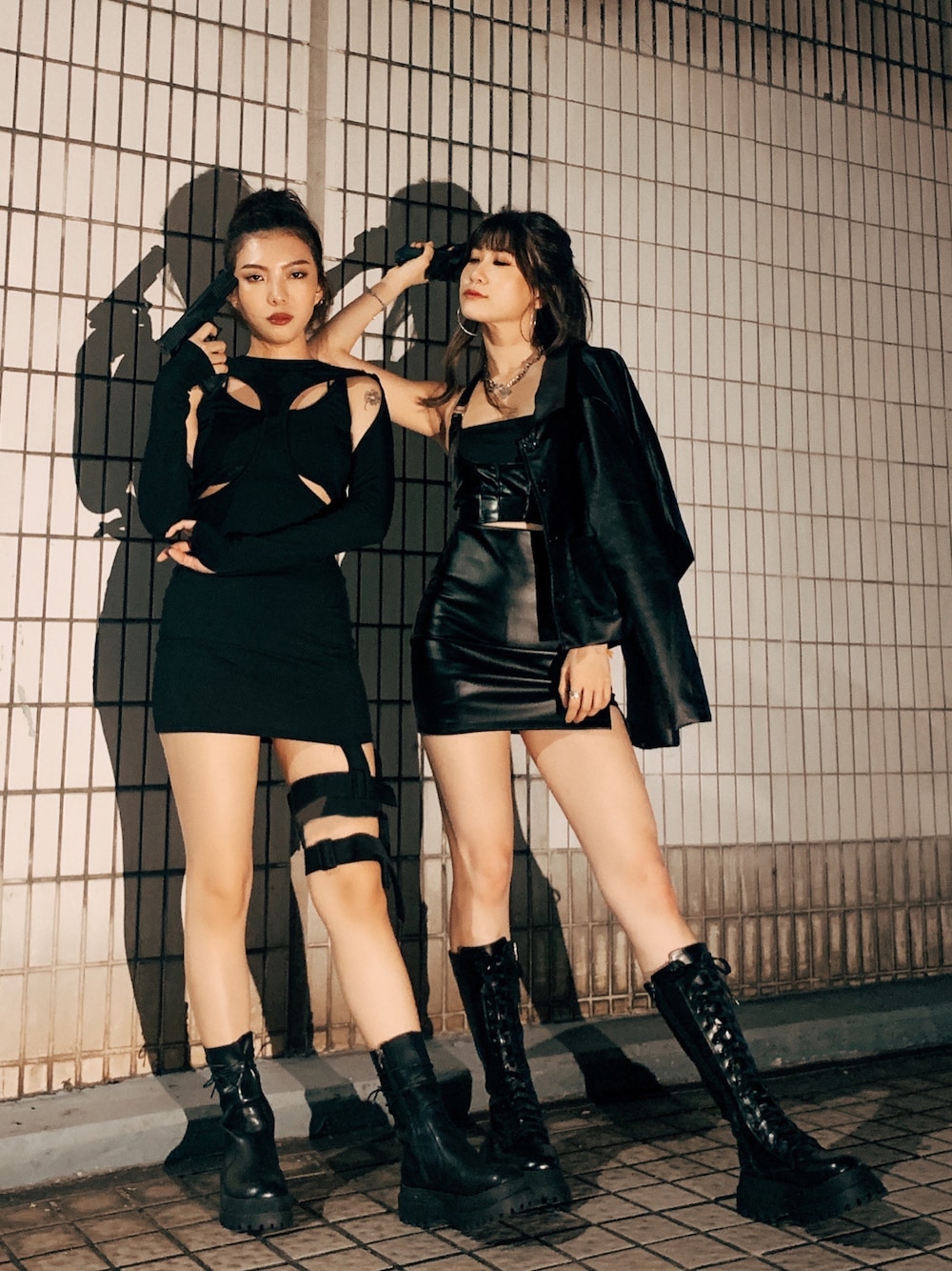 「カーディガン、halloween、大人カジュアル、夜のスナップ、夜、女の子、女の子コーデ」｜「ZARAのアイテム（ベスト、ブラック系）」を使った、nansze.loさん（レディース・165cm）の秋コーディネートの1枚目の写真