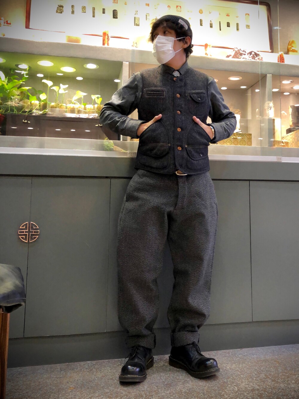 「ootd、复古、阿美咔叽」｜「索南秋卓のアイテム（チノパンツ、グレー系）」を使った、我是嘉奇さん（メンズ・167cm）の冬コーディネートの1枚目の写真