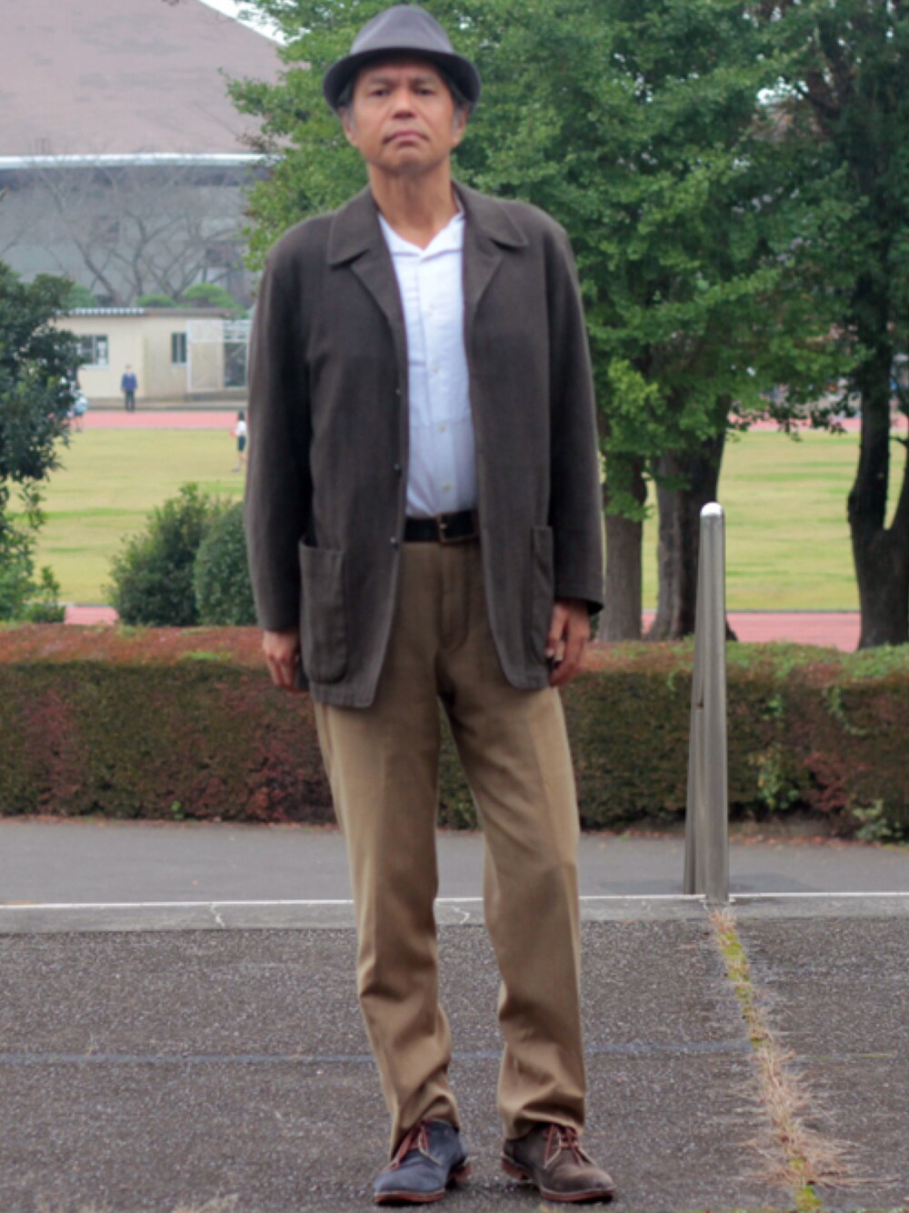 「MABITEXのCERRUTI 1881 Pants / Mabitex（その他パンツ、ベージュ系）」を使った、Hidezumiさん（メンズ・174cm）の秋コーディネートの1枚目の写真