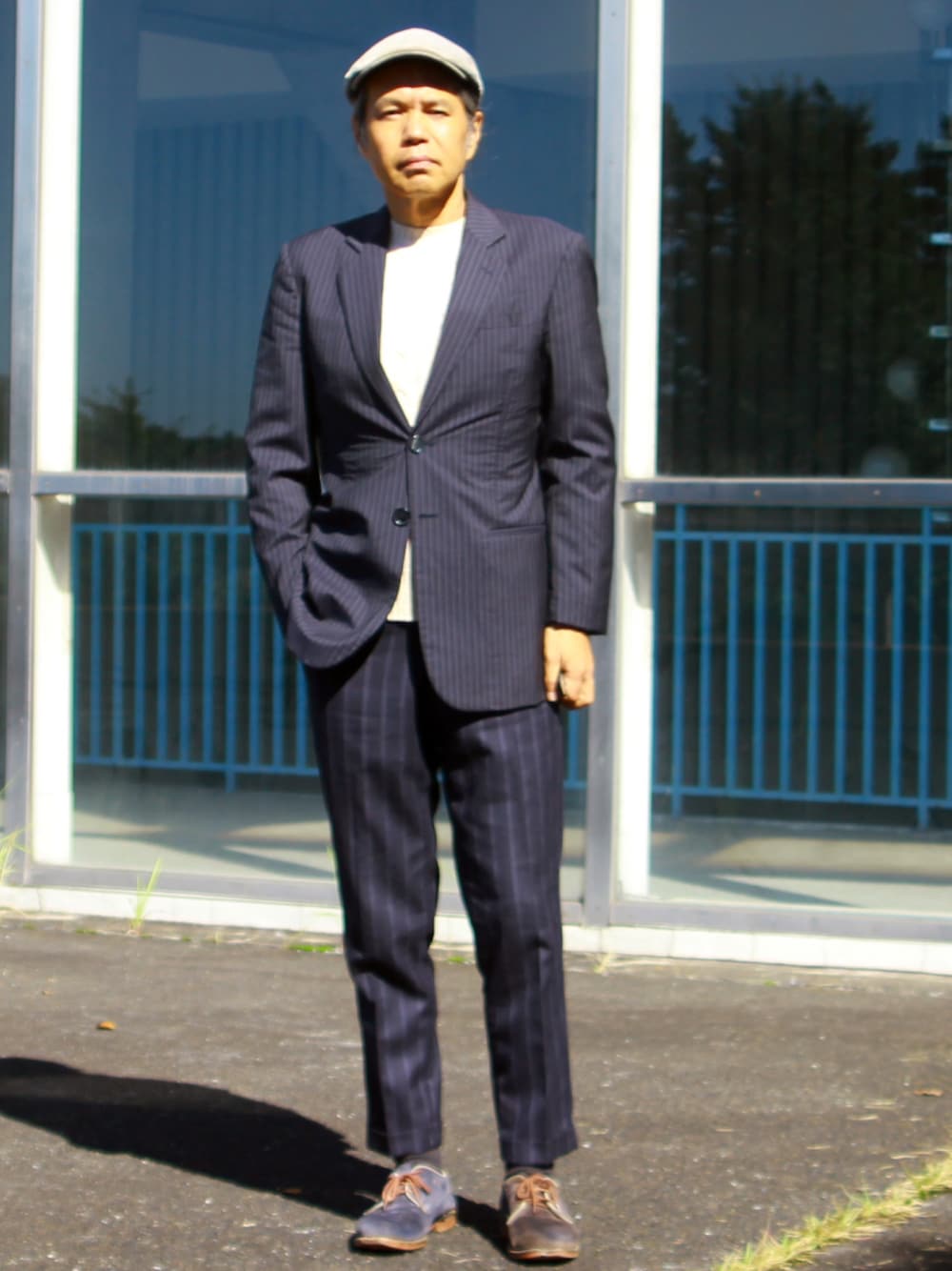 「ARMANIのアイテム（テーラードジャケット、ブラック系）」を使った、Hidezumiさん（メンズ・174cm）の秋コーディネートの1枚目の写真