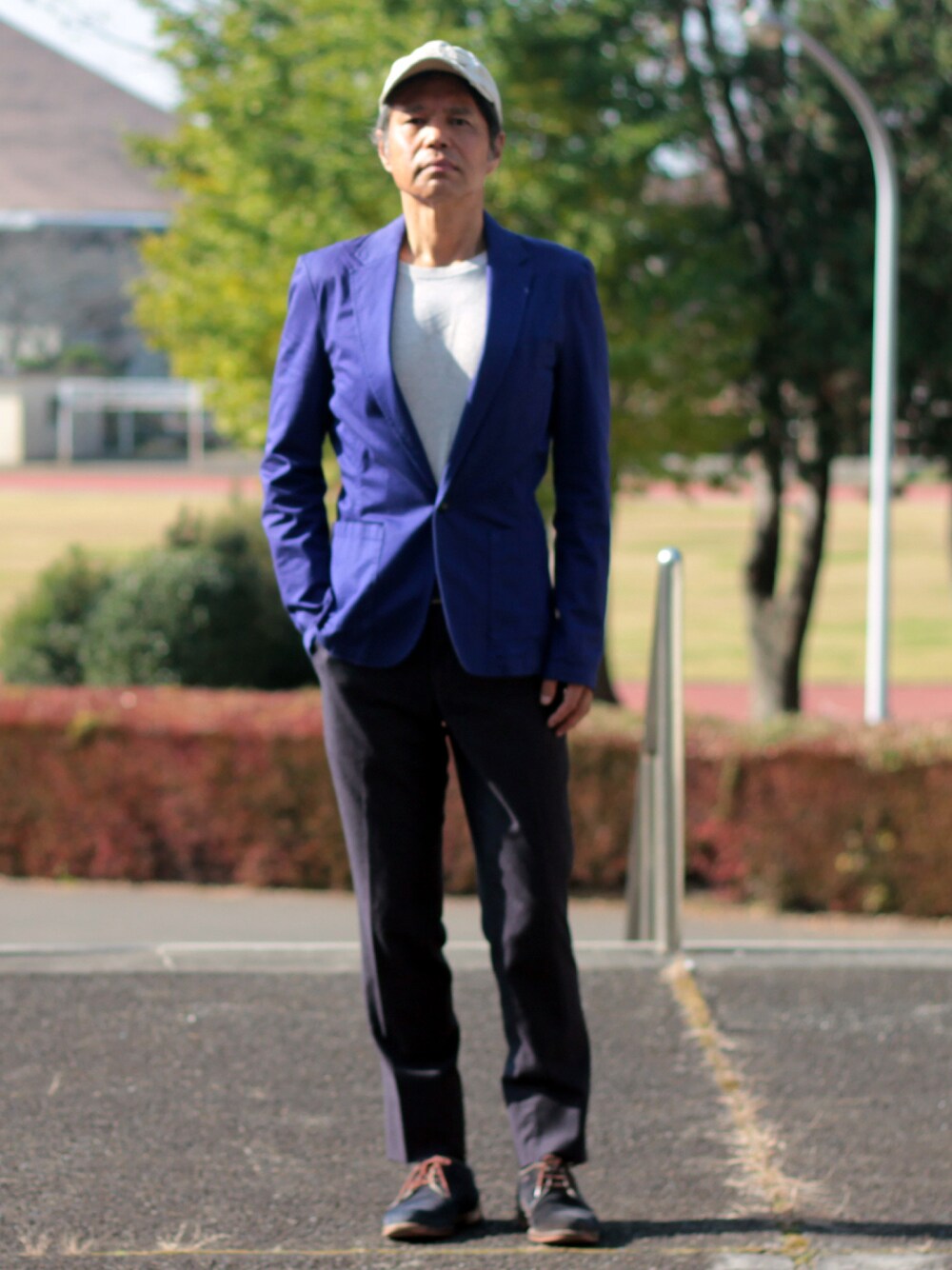 「HAMNETTのHamnett Violet Jacket（テーラードジャケット、パープル系）」を使った、Hidezumiさん（メンズ・174cm）の秋コーディネートの1枚目の写真