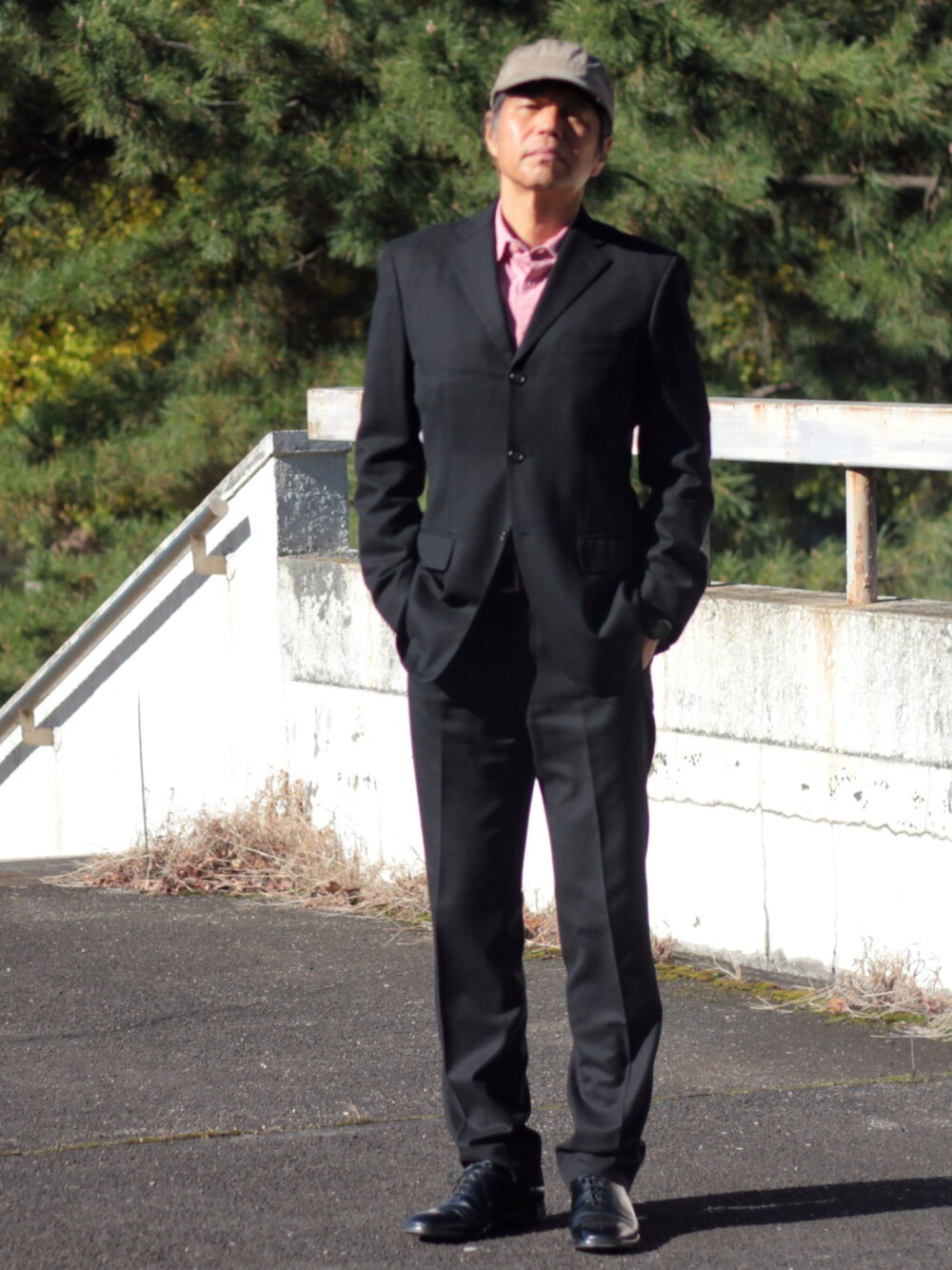 「COMME CA DU MODEのComme ça du Mode Slim Suit（セットアップ、ブラック系）」を使った、Hidezumiさん（メンズ・174cm）の秋コーディネートの1枚目の写真