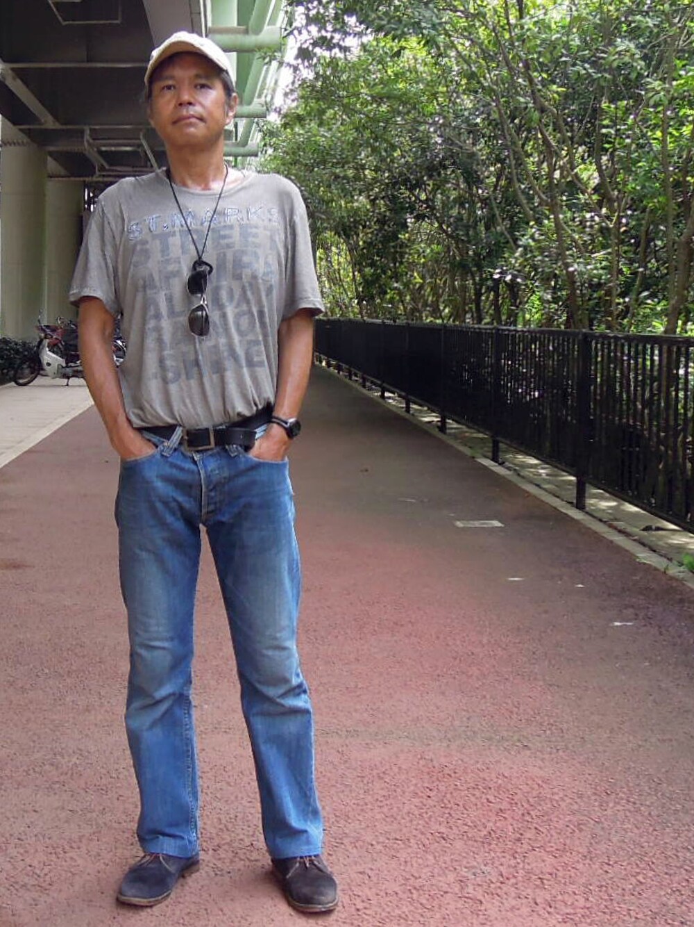 「DIESELのVIKER（デニムパンツ、ブルー系）」を使った、Hidezumiさん（メンズ・174cm）の夏コーディネートの1枚目の写真