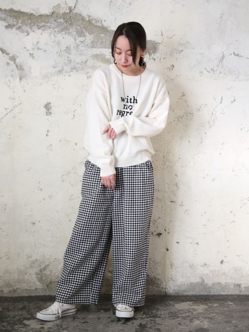 ロゴ刺繍ニットプルオーバー