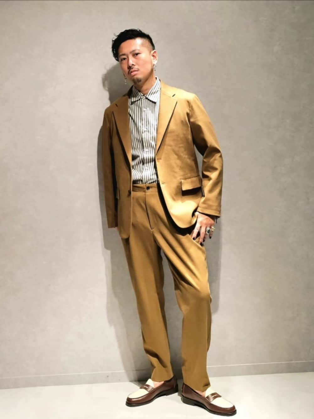 BEAUTY&YOUTH UNITED ARROWSのローファーを使った「スーツスタイル」の 