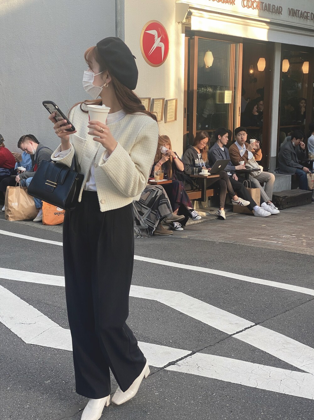 「オトナ女子、休日スタイル、ベレー帽、ツイード、パンツスタイル、ブーツ、韓国ファッション、ツイードジャケット、GU、プチプラ、秋服、韓国コーデ、モノトーンコーデ、SHEIN、カジュアル」｜「DHOLICのアイテム（ジャケット/アウター、ホワイト系）」を使った、linaさん（レディース・165cm）の秋コーディネートの1枚目の写真