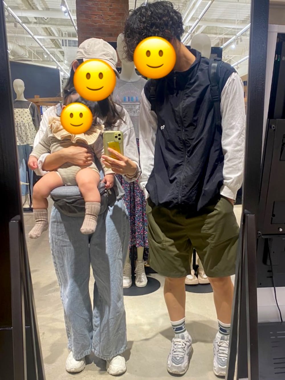 「家族でお出掛け、ハーフパンツ、ナイロンベスト」｜「FREAK'S STOREのアイテム（ベスト、ブラック系）」を使った、ムギさん（メンズ・172cm）の春コーディネートの1枚目の写真