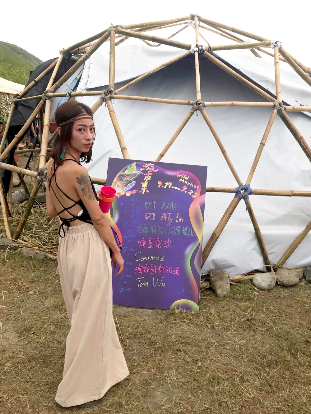 「台灣、花蓮、音樂祭、嬉皮、民俗風」｜「KEENのアイテム（サンダル、パープル系）」を使った、Minima 蕭さん（レディース・155cm）の夏コーディネートの1枚目の写真