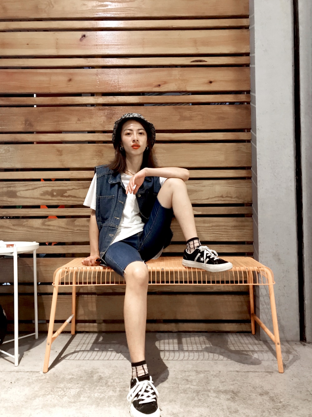「CONVERSEのアイテム（スニーカー、ブラック系）」を使った、Minima 蕭さん（レディース・155cm）の夏コーディネートの1枚目の写真