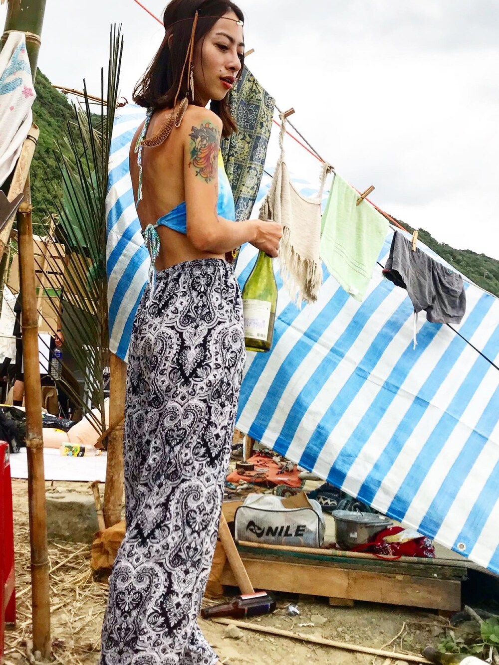 「ootd、夏、復古、女人味、Taiwan、海邊、嬉皮」｜「越南のアイテム（チノパンツ、ホワイト系）」を使った、Minima 蕭さん（レディース・155cm）の夏コーディネートの1枚目の写真