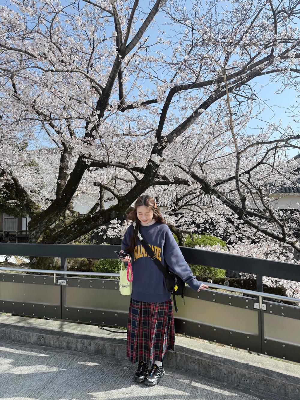 「BEAMS BOY、Champion、journal standard、SALOMON、IamI in fact…、AMBIDEX、tabio、simonerocha」｜「BEAMS BOYのBEAMS BOY / レザー ハート バレッタ（バレッタ/ヘアクリップ、ブラウン系）」を使った、幣幣🧸🤎 ˎˊ˗さん（レディース・158cm）の春コーディネートの1枚目の写真