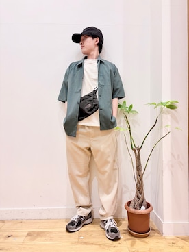 「Lee（リー）の『別注』Lee×DOORS　FLEEASY NARROW（その他パンツ、ベージュ系）」を使った、Uさん（メンズ・168cm）の春コーディネート