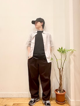 「EKAL（エカル）の『吸水速乾/通気性/軽量』DOT AIR TROUSERS（その他パンツ、ブラウン系）」を使った、Uさん（メンズ・168cm）の春コーディネート