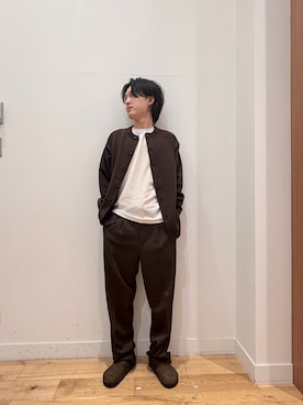 「URBAN RESEARCH DOORS（アーバンリサーチドアーズ）の『XLサイズ/WEB限定』『UR TECH』 200日 クルーネックカーディガン 26AW（カーディガン/ボレロ、ブラウン系）」を使った、Uさん（メンズ・168cm）の秋コーディネート