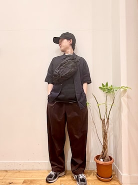 「EKAL（エカル）の『吸水速乾/通気性/軽量』DOT AIR TROUSERS（その他パンツ、ブラウン系）」を使った、Uさん（メンズ・168cm）の春コーディネート