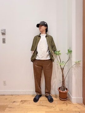 「URBAN RESEARCH DOORS（アーバンリサーチドアーズ）の『仁村紗和さん着用』『UR TECH』サマシェア ショートスリーブシャツカーディガン（カーディガン/ボレロ、グリーン系）」を使った、Uさん（メンズ・168cm）の夏コーディネート