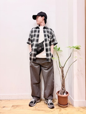 「URBAN RESEARCH DOORS（アーバンリサーチドアーズ）のオンブレチェック レギュラーカラーショートスリーブシャツ（シャツ/ブラウス、グレー系）」を使った、Uさん（メンズ・168cm）の春コーディネート