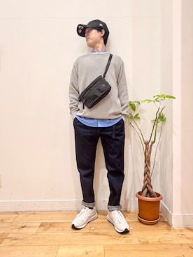 「URBAN RESEARCH DOORS（アーバンリサーチドアーズ）の『吸水速乾/防シワ/イージーケア/UVカット』DRYMIX カノコロングスリーブクルーネックニット（ニット/セーター、グレー系）」を使った、Uさん（メンズ・168cm）の春コーディネート