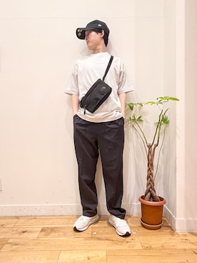 「URBAN RESEARCH DOORS（アーバンリサーチドアーズ）のクイックドライ ショートスリーブTシャツ（Tシャツ/カットソー、ホワイト系）」を使った、Uさん（メンズ・168cm）の春コーディネート