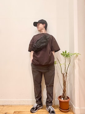 「EKAL（エカル）のDOT AIR SHORT-SLEEVE PULLOVER（Tシャツ/カットソー、ブラウン系）」を使った、Uさん（メンズ・168cm）の春コーディネート