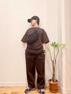 「EKAL（エカル）の『吸水速乾/通気性/軽量』DOT AIR TROUSERS（その他パンツ、ブラウン系）」を使った、Uさん（メンズ・168cm）の春コーディネート
