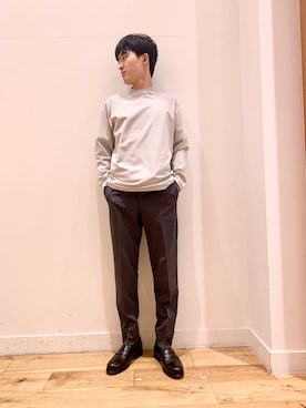 「オフィスカジュアル」｜「アイテム（Tシャツ/カットソー、グレー系）」を使った、Uさん（メンズ・168cm）の夏コーディネート