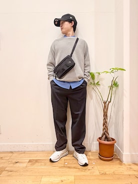 「URBAN RESEARCH DOORS（アーバンリサーチドアーズ）の『UR TECH』完声 テーパードトラウザー（その他パンツ、グレー系）」を使った、Uさん（メンズ・168cm）の春コーディネート